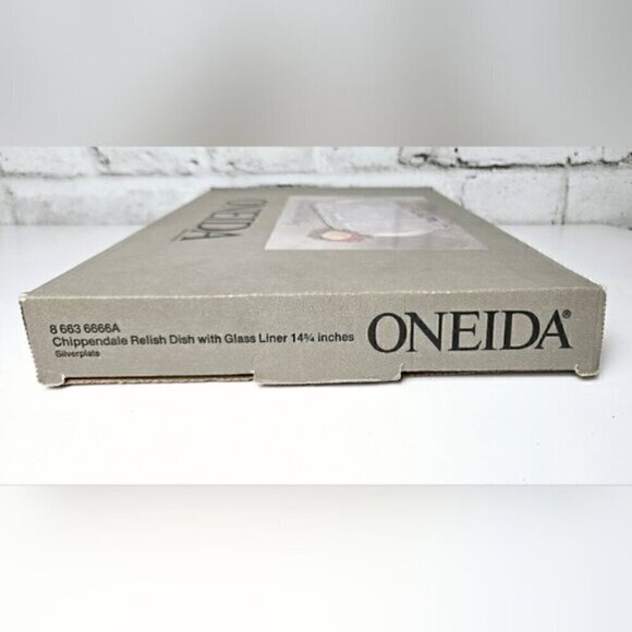Vintage Oneida Chippendale Relish Tray – Silverplate w/ Glass Liner – New in Box - Picture 9 of 12